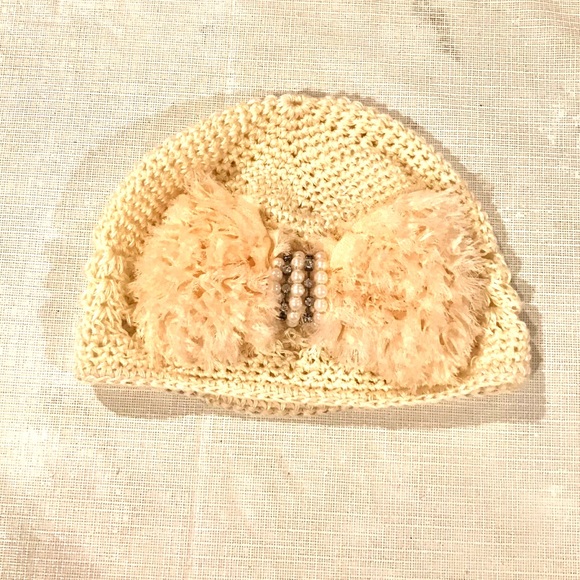 Girl’s crochet hat - Picture 1 of 5